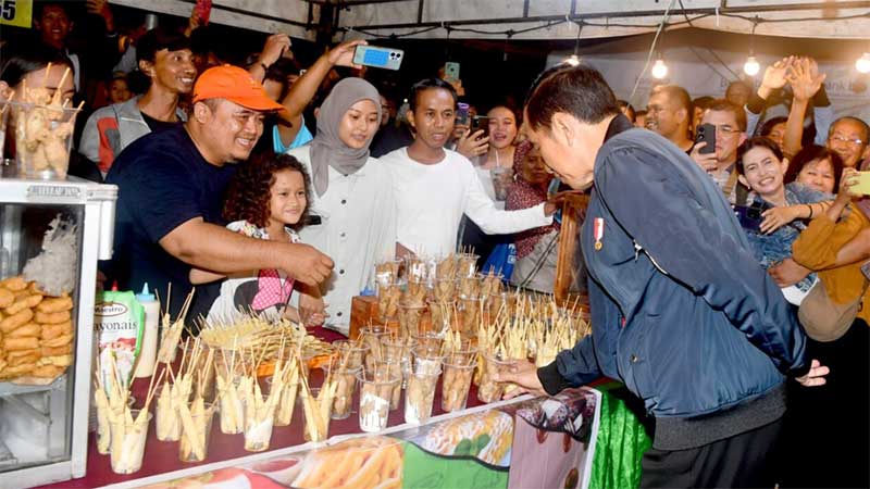 Malam Tahun Baru, Presiden Jokowi Sapa Masyarakat di Kota Surakarta