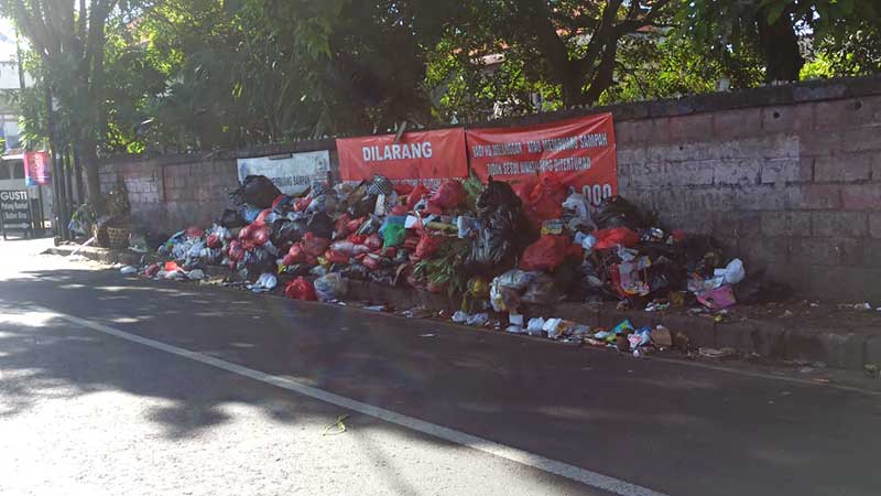 Dua TPS Tutup, Sampah Berserakan, DLHK…