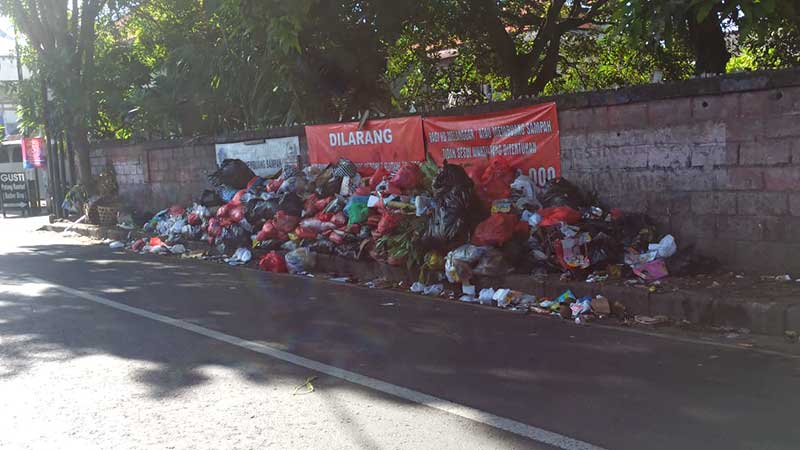Pengadaan TPS3R di Kuta Urgen, Tumpukan Sampah Meluber di Tempat Dilarang Membuang Sampah
