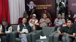 KPU-Agus-Hilman-(kanan)-bersama-Ketua-KPU-NTB-saat-teleconference-terkait-antisispasi-masalah-usai-pencoblosan-14-Februari