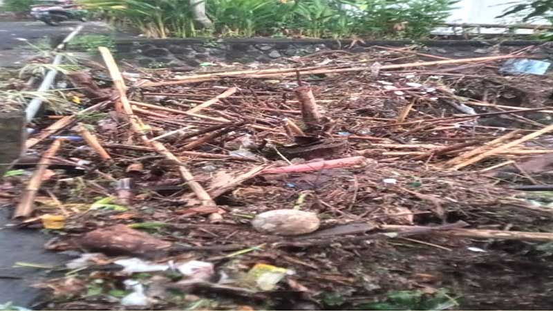 Lingkungan SLB Negeri Terganggu, Sampah Kiriman Sumbat Sungai Tadah Hujan
