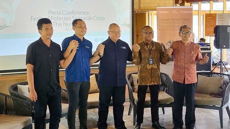 Troy-Reza-Warokka-bersama-GM-Nusa-Dua-dan-panitia-acara