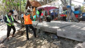 Perbaikan Walkway Jebol di Pantai Kuta