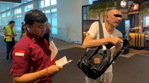Bule Prancis Tak Mau Bayar Denda Overstay