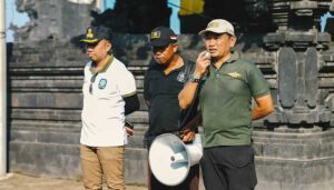 Satpol-PP-bersih-bersih