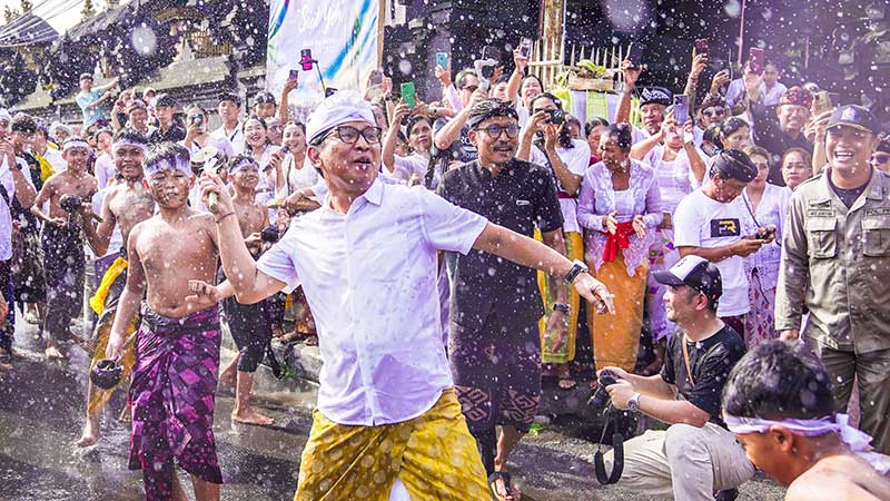 Tradisi Siat Yeh di Banjar Teba Jimbaran, Sehari Setelah Hari Raya Nyepi