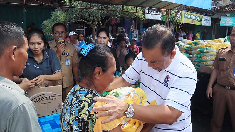 Pasar Murah Pemkab Jembrana di Melaya Digeruduk Warga