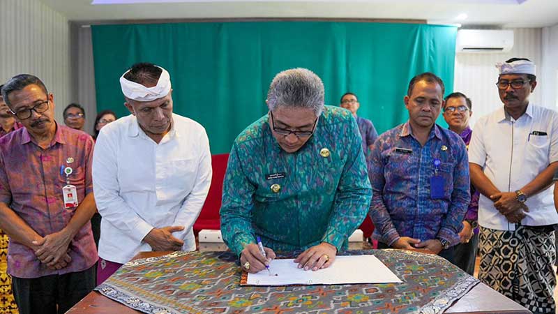 Pemkab Gianyar Tandatangani MoU Smart City dengan Kemenkominfo