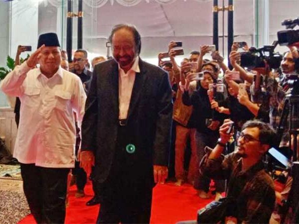 Prabowo Subianto Disambut dengan Karpet Merah tiba di Nasdem Tower