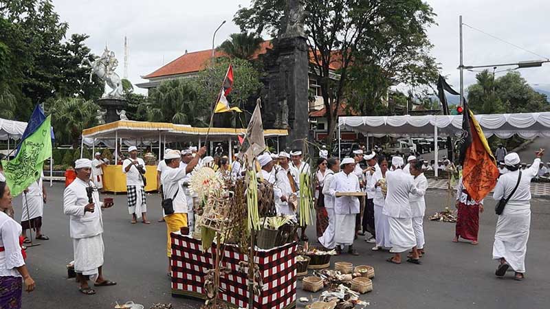 Jembrana Gelar Tawur Kesanga di Catus Pata Simpang Sudirman 