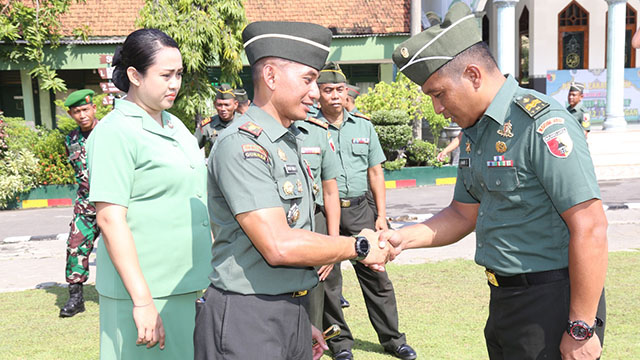 Letkol Wira Pimpin Kenaikan Pangkat Prajurit Kodim Lamongan