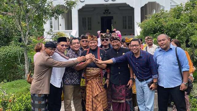 PJ. Gubernur dengan Pengelingsir Puri Blahbatuh.