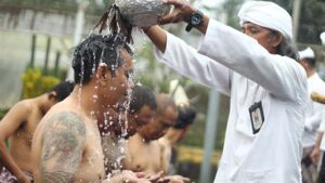 Sebanyak 80 Napi Narkoba di Bali Ikut Upacara…