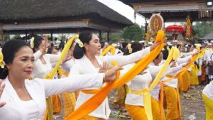 GOW Jembrana Ngayah  Rejang Renteng, Serangkaian Karya Ida…