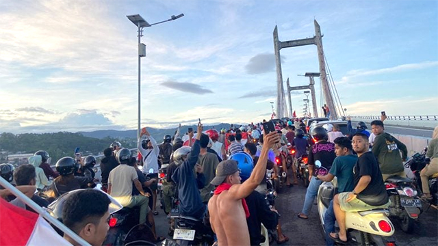 warga ambon pawai