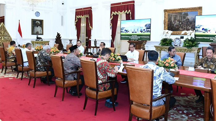 Presiden Jokowi Instruksikan Jajaran Terkait Penanganan Pengungsi Akibat Erupsi Gunung Ruang