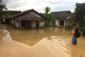 Ilustrasi Banjir melanda pemukiman warga