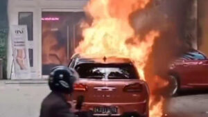 MINI COOPER TERBAKAR