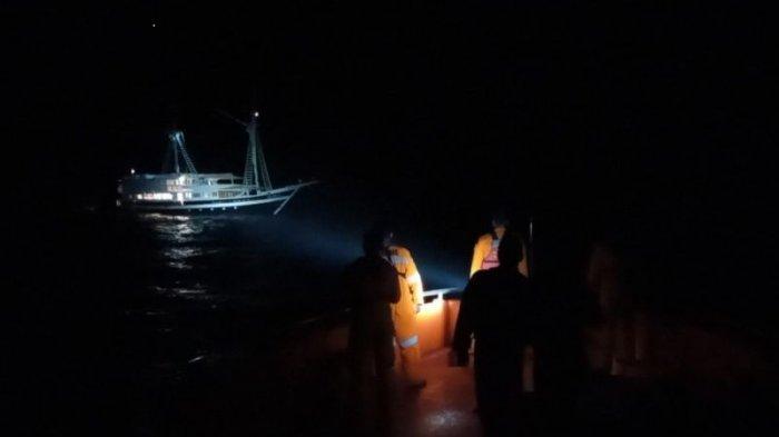 Tim-SAR-mengevakuasi-26-wisatawan-asing-dan-domestik