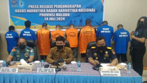 Kepala BNNP Maluku, Brigjen Pol Deni Dharmapala sedang memberikan keterangan pers di kantornya