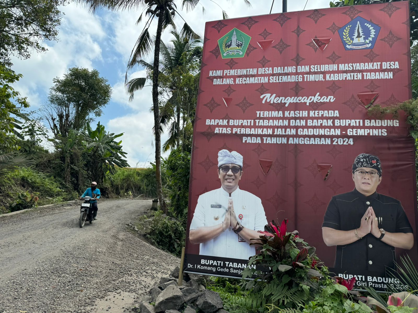 Pembanguna Jalan Rusak di Tabanan