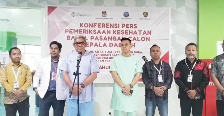 Paslon Bupati dan Wakil Bupati Maluku Tenggara, Muhammad Thaher Hanubun dan Carlos Viali Rahantoknam sebelum melakukan chek up sempat memberikan keterangan pers.