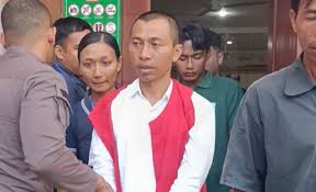 Sukena di sidang kasus landak