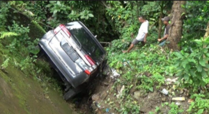 Mobil Thomas Michael Marian yang jatuh ke jurang dikawasan karang Panjang, Kecamatan Sirimau, Kota Ambon. Kamis, (10/10/2024).