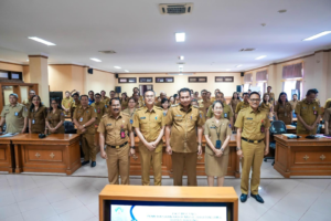 Pj. Sekda IB. Surya Suamba saat acara Exit meeting pelaksanaan pemeriksaan akhir masa jabatan masa jabatan Kepala Daerah di Ruang Rapat Inspektorat Kabupaten Badung, Senin (14/10).