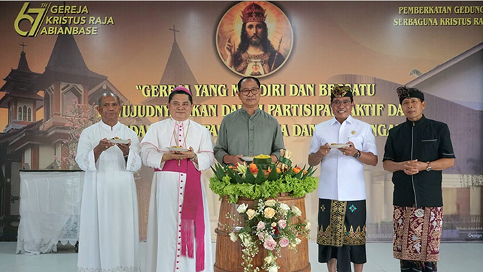Gereja Katolik Stasi Kristus Raja Abianbase (3)
