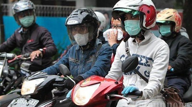 Pakai masker saat keluar rumah