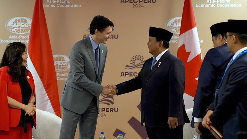 Prabowo Jabat tangan dengan presiden Kanada