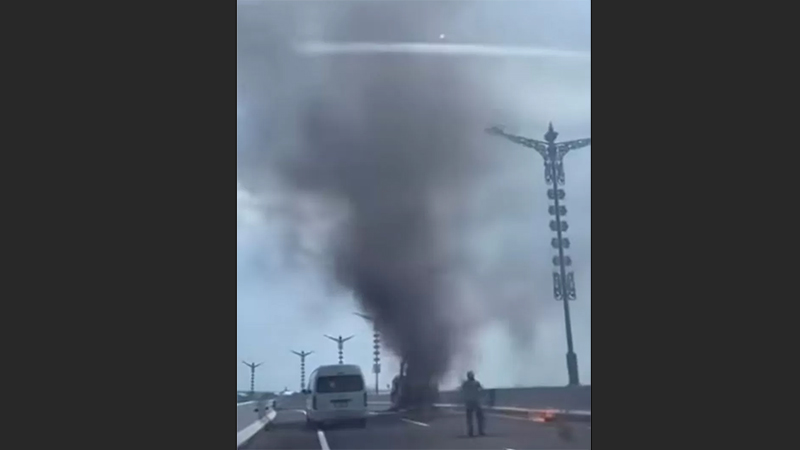 alat berat terbakar