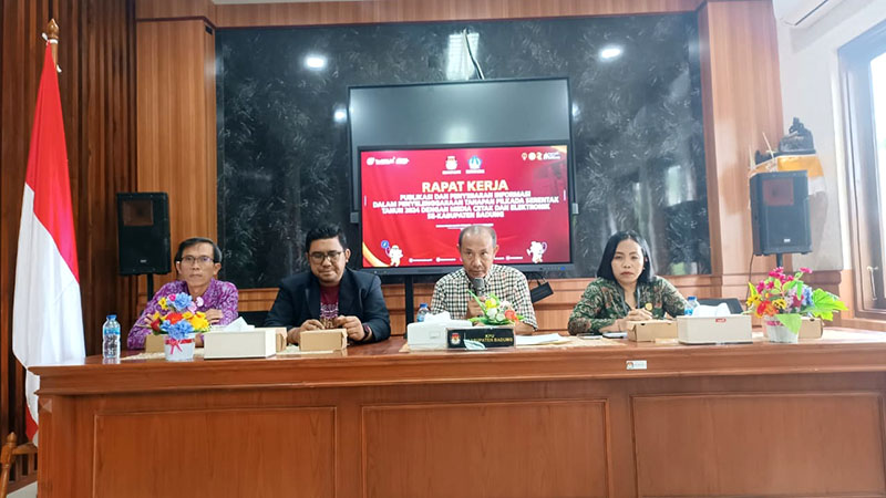Badung Komisioner KPU beri Keterangan pers