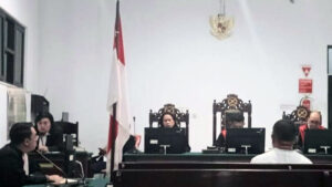 Terdakwa Hasan Basri Tidore saat di ruang sidang Pengadilan Tipikor Negeri Ambon