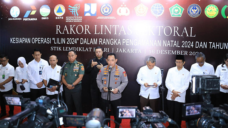 kapolri pimpin rapat