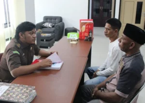 Dua orang terduga sedang diproses di kantor Kajari SBT