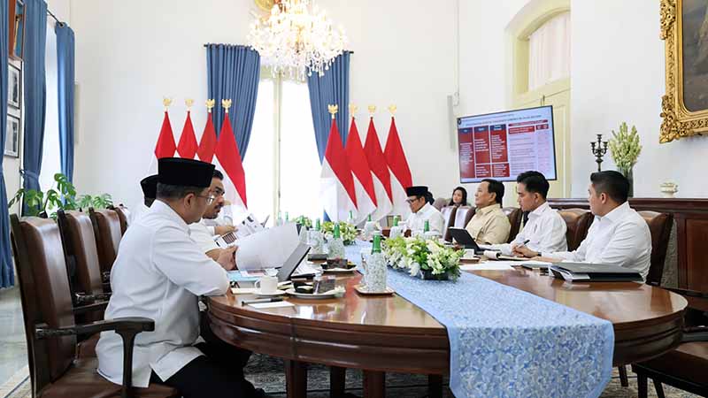 Prabowo Pimpin rapat dsengan para menteri