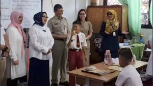 Siswa SD memberi pantun untuk Presiden  Prabow