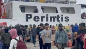 suasana pelabuhan celukan bawang