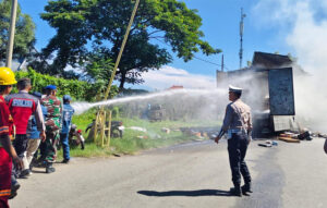 truk terbakar di gilimanuk