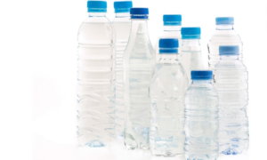 Ilustrasi botol kemasan air mineral