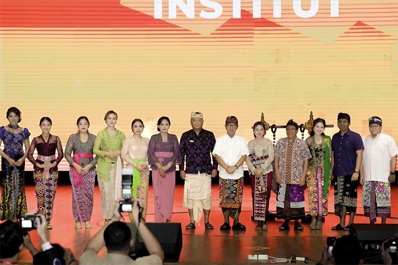 bupati adi arnawa
