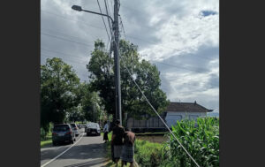 wakil bupati klungkung meninjau kabel semrawut