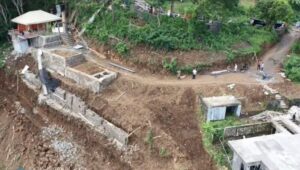 Bangunan Bumi Perkemahan di Atas Kawasan Suci Goa Lawah Dihentikan