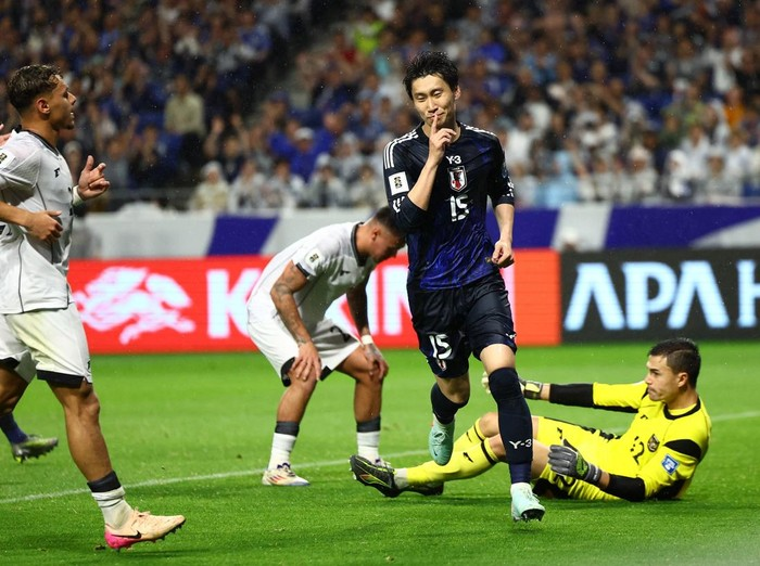 Timnas Indonesia melawan timnas Jepang. (Foto: REUTERS/Issei Kato)