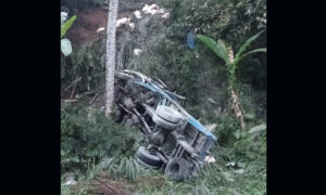 truk jatuh ke jurung