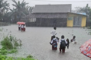 rumah terendam banjir