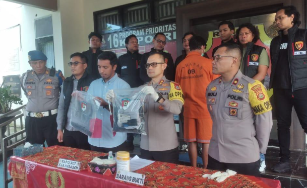 polres karangasem rilis penusukan