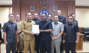 penyerahan ranperda rjpmd badung